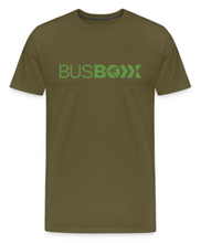 Lade das Bild in den Galerie-Viewer, Bus-Boxx Logo Männer Premium T-Shirt Khaki
